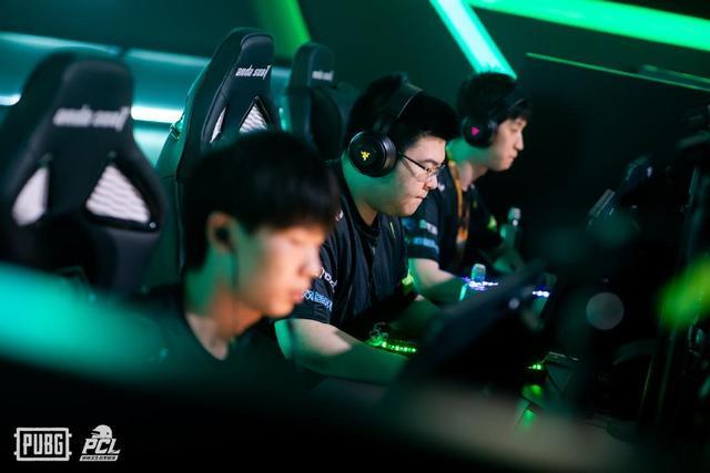 他连续在篮 他连续在篮