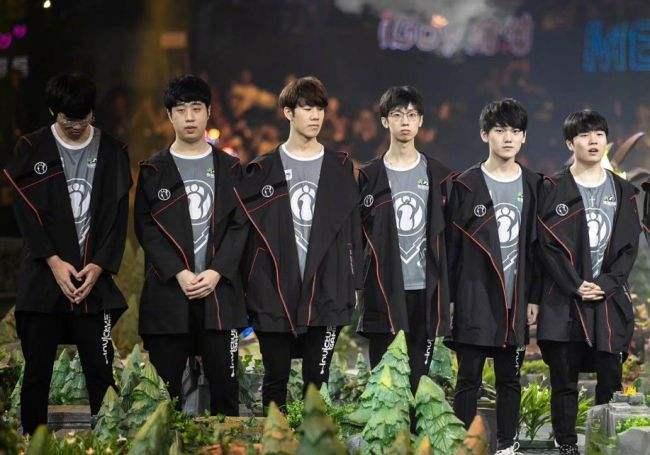 篮下补位滞